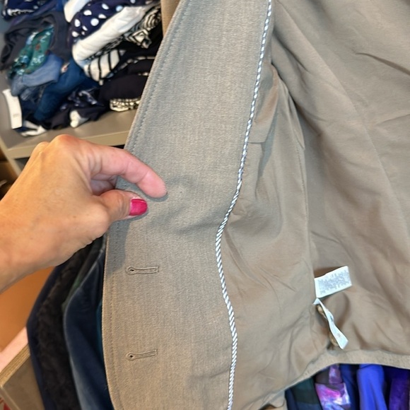 Loft tan 2 button blazer size XS - Picture 4 of 4